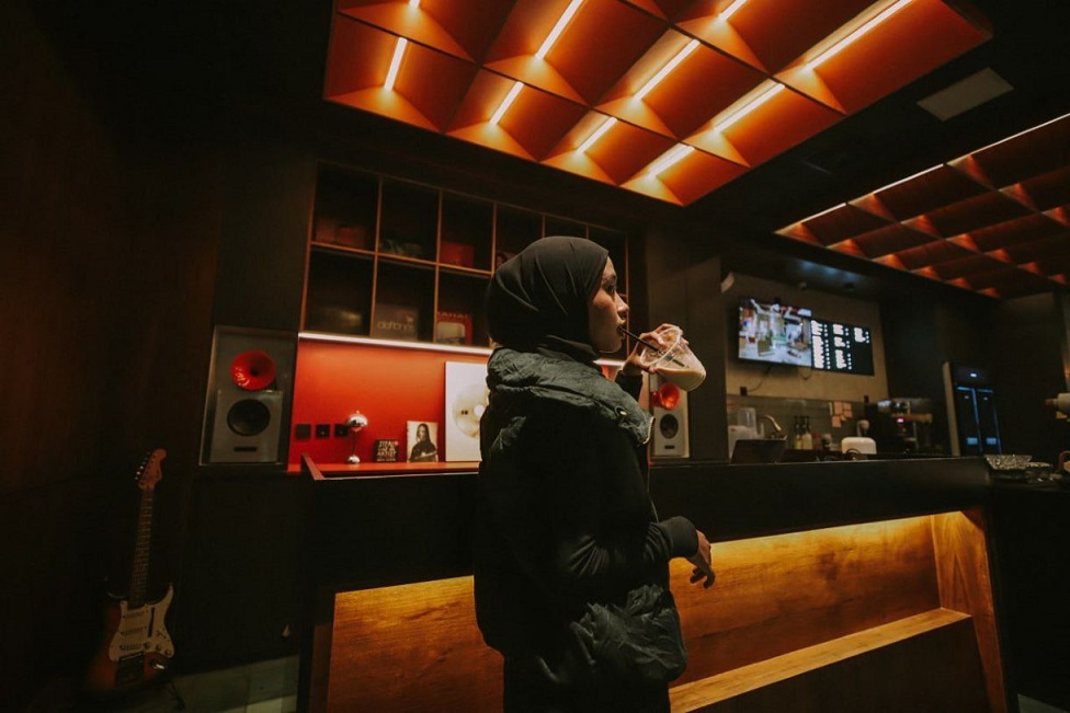 Homer Coffee, Destinasi Nongkrong “Kalcer” Baru di Jantung Braga