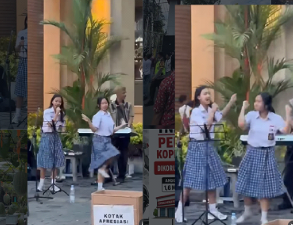 Viral Aksi Asyik Dua Pelajar Berseragam Nyanyi Bersama Pengamen Jalanan